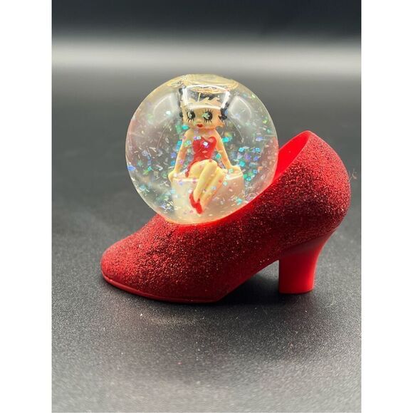 BETTY BOOP HER SNOW GLOBE SITS HIGH ATOP A RED HIGH HEEL SHOE! BOOP-BOOP-ADU! - Picture 2 of 11